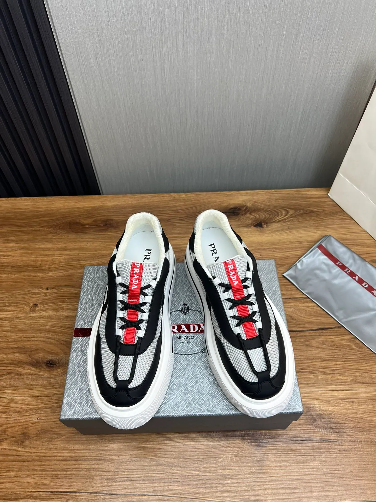 Men's shoes 💰580💰 [PRADA] Men's shoes are popular in the counter, official website is synchronized, 1 high-quality shipment ✔️Original fly-woven cowhide + cowhide lining, 1🆚1 replica, original sole, 38-45 (45 customized, non-refundable)